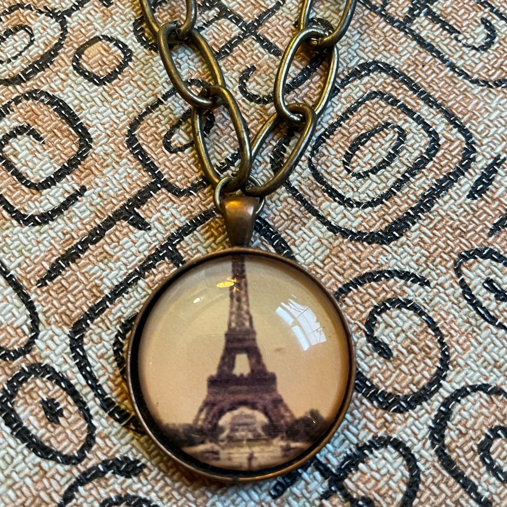 Elegant Bronze Eiffel Tower Pendant Necklace